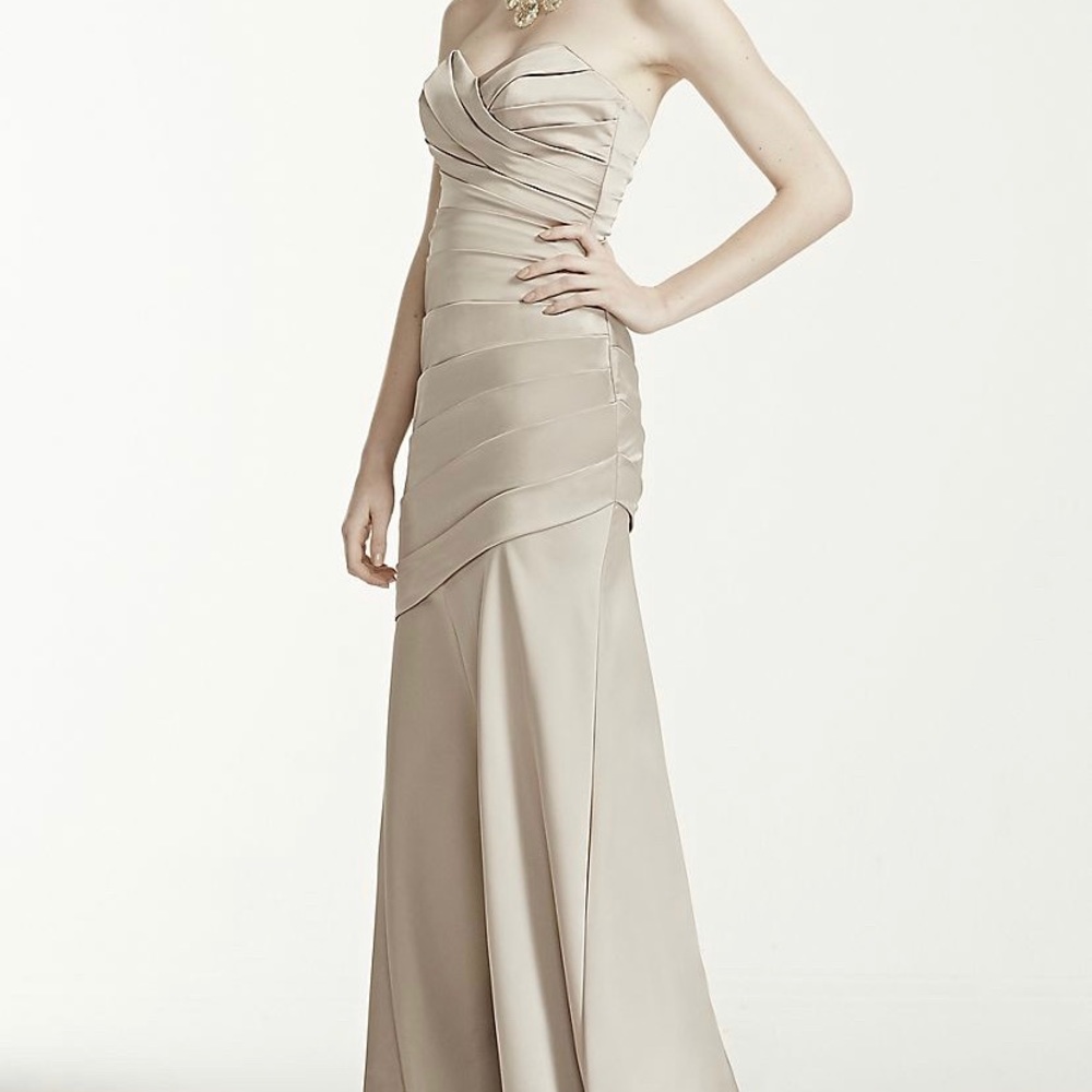 Formal satin dress color sangria - Picture 7 of 7